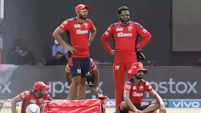 टीम इंडिया के कोचिंग स्टाफ में कौन लेगा अभिषेक नायर को भरने को तैयार है ये 5 दिग्गज?