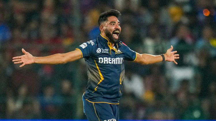 IPL 2025: चैंपियंस ट्रॉफी से पत्ता कटने पर अभी भी खफा हैं सिराज! सरेआम दुनिया के सामने निकाल दी भड़ास