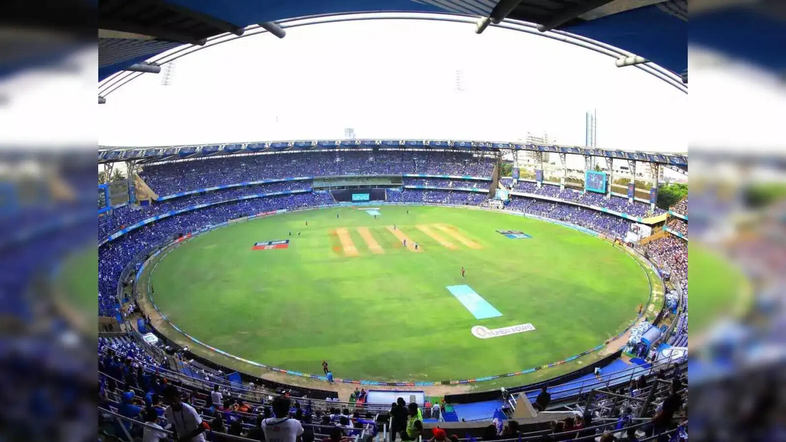 MI vs DC Pitch Report: बॉलर्स या बल्लेबाज कौन मचायेंगे भौकाल, जानिए कैसी होगी वानखेड़े स्टेडियम की पिच