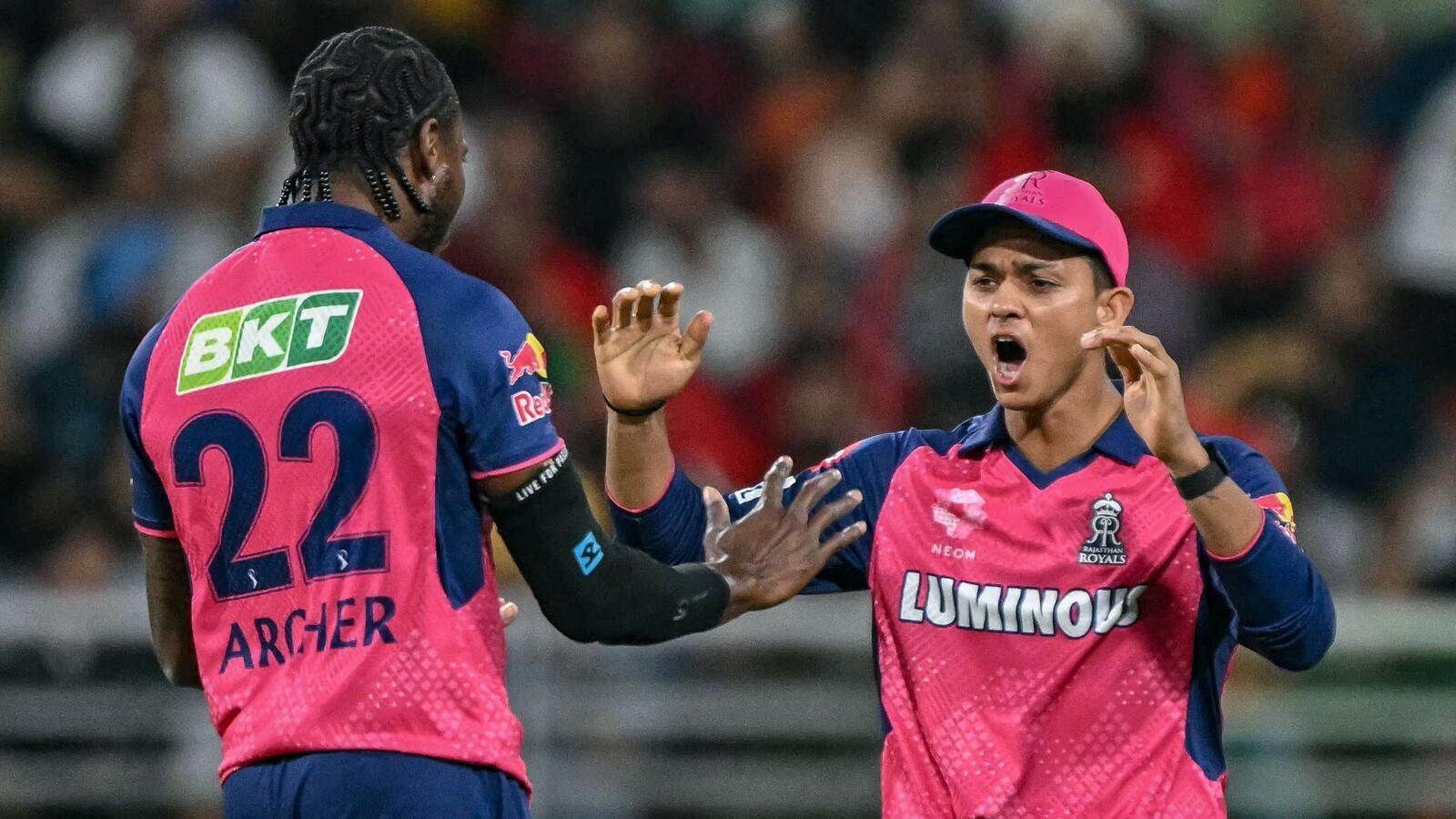 RR vs MI Highlights: कैच छूटने के बाद जोफ्रा आर्चर खो बैठे आपा, लाइव मैच में अपने साथी को देने लगे गालियां