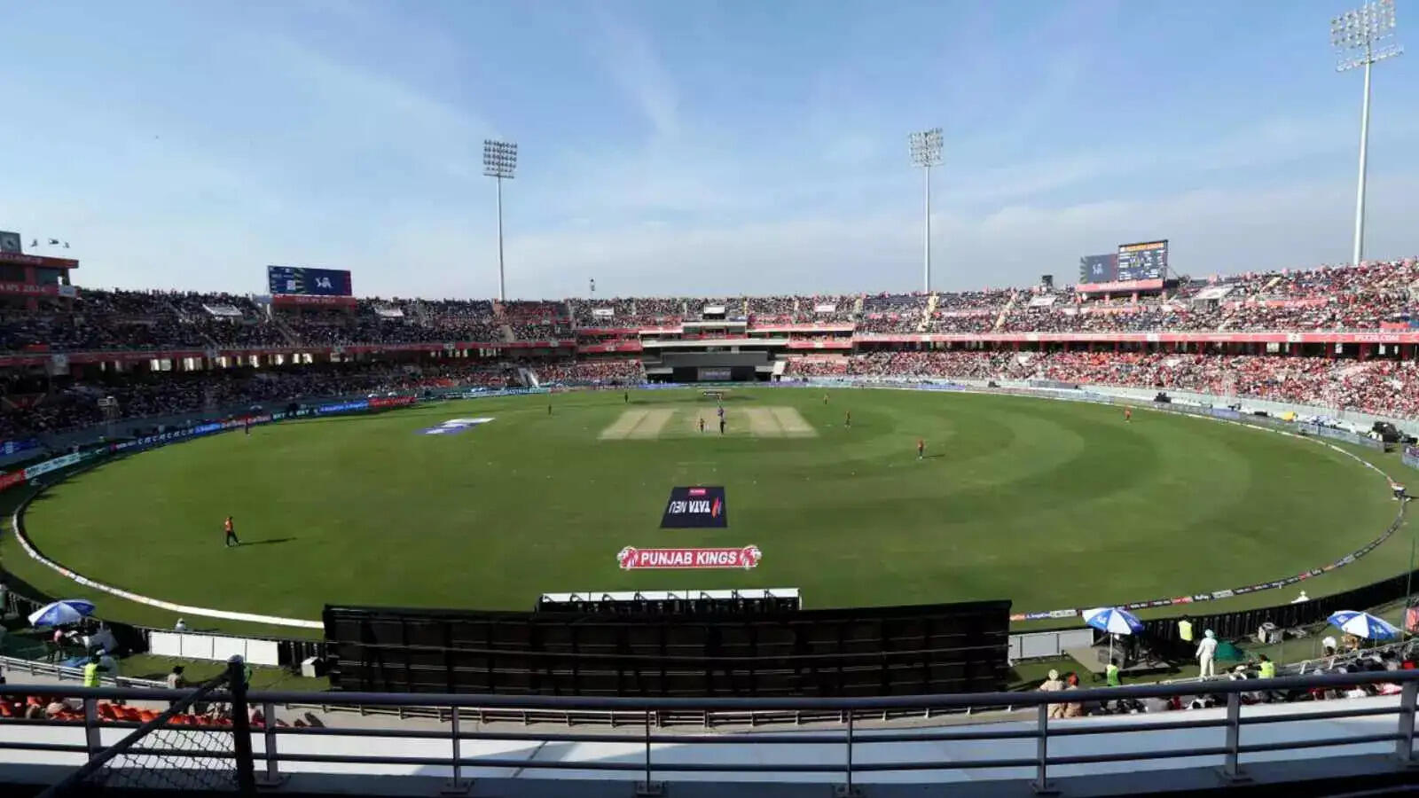 MI vs PBKS Pitch Report: जयपुर में गरजेंगे बल्लेबाज या गेंदबाज मचाएंगे धमाल? जानिए सवाई मान सिंह स्टेडियम की पिच का मिजाज