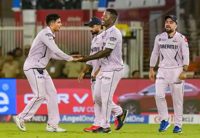 IPL 2025: गुजरात की हार से टॉप 2 का खेल हुआ मजेदार, ऐसा हुआ तो RCB की लगेगी लॉटरी, जानिए सभी समीकरण