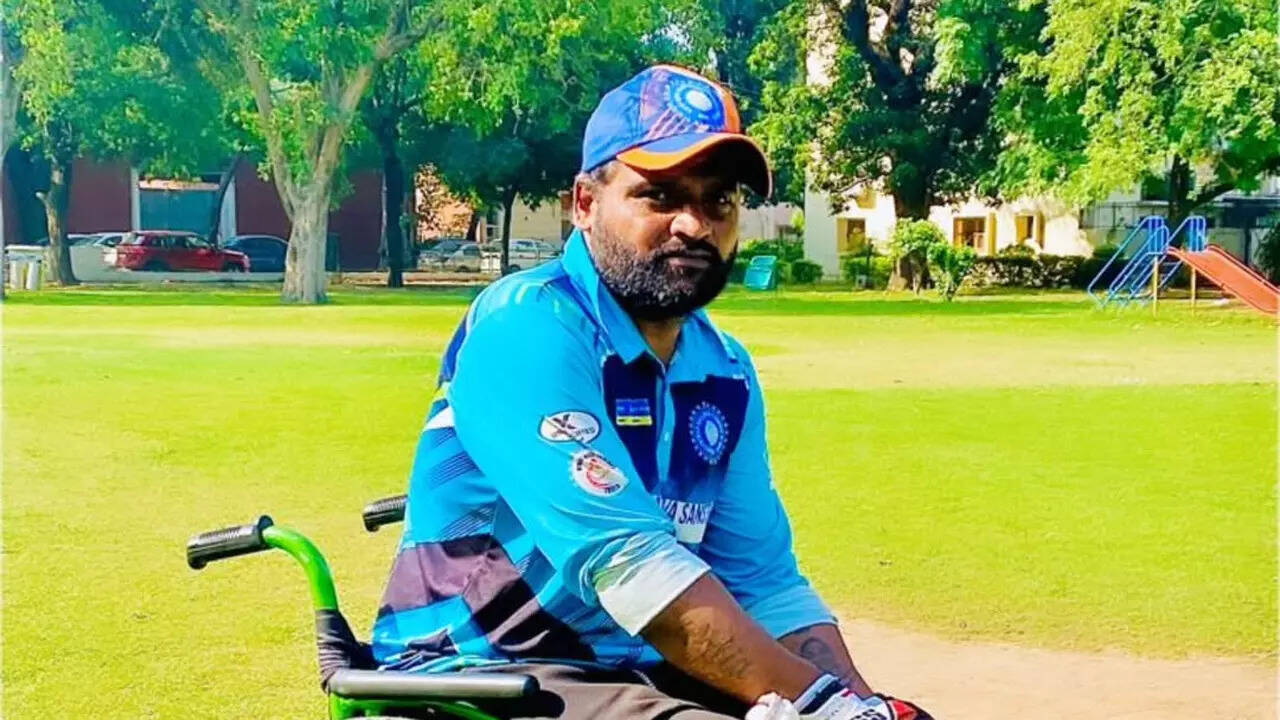 टूर्नामेंट में खेलने जा रहा था क्रिकेटर, ट्रेन में ही अचानक हो गई मौत, इमरजेंसी कॉल किया पर किसी ने फोन तक नहीं उठाया