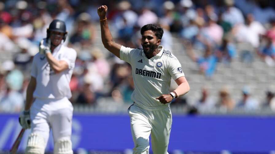 IND vs ENG: चौथे टेस्ट से पहले भारतीय टीम को लगा बड़ा झटका, ट्रेनिंग में चोटिल हुआ ये मैच विनर आउराउंडर, सीरीज से भी बाहर