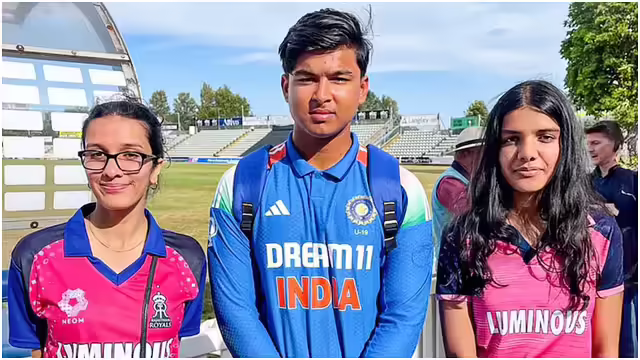 इंग्लैंड में 14 साल के वैभव की दीवानी हुईं ये 2 लड़कियां, छह घंटे कार चलाकर मिलने पहुंचीं