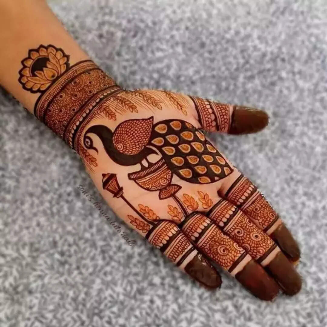 मोर डिजाइन मेहंदी 