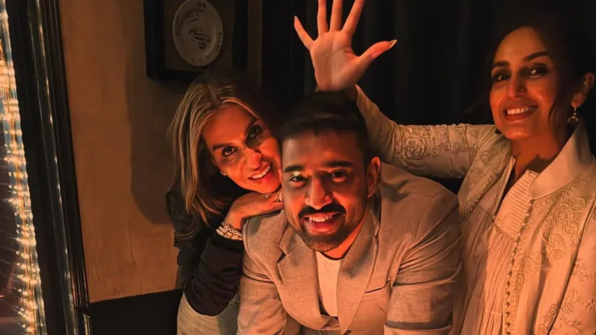 साथ ही, रचित के निजी जन्मदिन समारोह में भी दोनों की मौजूदगी ने रिश्ते की पुष्टि जैसी अटकलों को और मजबूती दी। ऐसे कई मौके आए जब दोनों ने एक-दूसरे का साथ दिया और उनकी केमिस्ट्री को देखकर लोग यह मानने लगे कि वे एक दूसरे के बहुत करीब हैं। हालांकि दोनों ने सार्वजनिक तौर पर अपनी सगाई की पुष्टि नहीं की है, लेकिन हिंदुस्तान टाइम्स की रिपोर्ट के अनुसार, हुमा और रचित के बीच सगाई हो चुकी है।