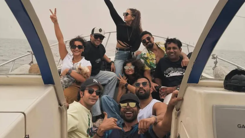 रचित सिंह को हिंदी वेब सीरीज ‘कर्मा कॉलिंग’ में उनकी भूमिका के लिए भी जाना जाता है। यह शो जियो हॉटस्टार (पूर्व में डिज्नी+ हॉटस्टार) पर स्ट्रीम होता है और अमेरिकी टीवी सीरीज एबीसी के ‘रिवेंज’ का रीमेक है। मूल सीरीज खुद एलेक्जेंडर डुमास के क्लासिक फ्रेंच उपन्यास 'द काउंट ऑफ मोंटे क्रिस्टो' पर आधारित है। ‘कर्मा कॉलिंग’ की कहानी एक महिला की है, जो 20 साल पहले अपने पिता के साथ हुए अन्याय का बदला लेने के लिए एक समृद्ध समुद्र तटीय शहर लौटती है। इस शो में अभिनेत्री रवीना टंडन और नम्रता शेठ प्रमुख भूमिकाओं में हैं। रचित सिंह ने इस सीरीज में वेदांग नामक किरदार निभाया है।