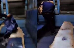 रील के लिए चलती ट्रेन में शख्स ने फाड़ा ट्रेन का सीट कवर