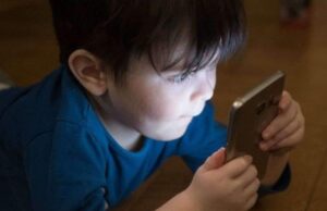 बच्चों को उग्र और चिड़चिड़ा बना रहा सोशल मीडिया, इस सर्वे रिपोर्ट को पढ़ने के बाद हर मां-बाप को लगेगा डर