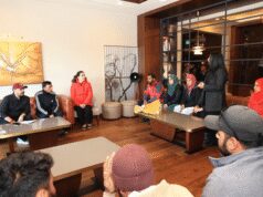 कश्मीर के युवा खिलाड़ियों से मिलकर अपार खुशी हुई: डॉ. मनसुख मंडाविया