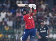 टी20 वर्ल्ड कप: पाकिस्तान मूल के खिलाड़ी ने वो कमाल कर दिया, जो पूरी पाक टीम नहीं कर पाई
