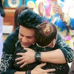 14 साल पुरानी खटास भूलीं सुनीता आहूजा, शो के दौरान भांजे कृष्णा अभिषेक ने पैर पकड़कर माफी मांगी