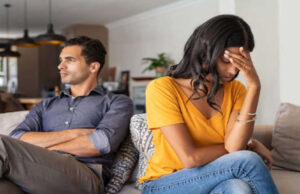 Relationship Tips: पार्टनर के ये 5 सीक्रेट्स परिवार से कभी न करें शेयर, वरना रिश्तों में आ सकती है बड़ी दरार