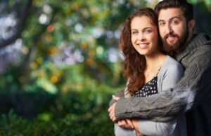 Over Affection Alert: पति का बहुत ज्यादा प्यार दिखाना हमेशा अच्छा नहीं, रिश्ते में किसी तीसरे की आहट का हो सकता है संकेत