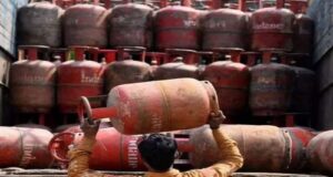 Today LPG Cylinder Price: घरेलू गैस सिलेंडर के नए रेट जारी, देखें आपके शहर में कितने का मिल रहा सिलेंडर