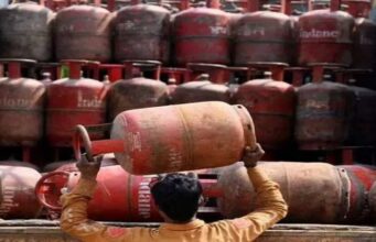 Today LPG Cylinder Price: घरेलू गैस सिलेंडर के नए रेट जारी, देखें आपके शहर में कितने का मिल रहा सिलेंडर